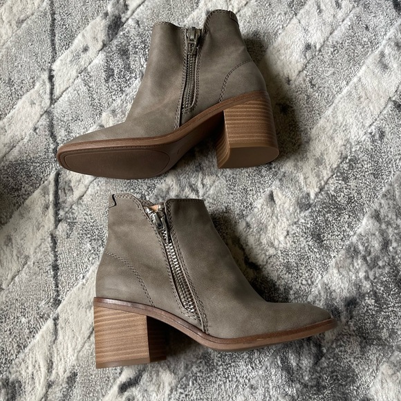 Grey khaki heeled booties - Picture 3 of 7